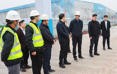 南溪經(jīng)開區(qū)黨工委副書記、管委會(huì)主任李勇一行蒞臨遠(yuǎn)東股份宜賓智能產(chǎn)業(yè)園調(diào)研指導(dǎo)