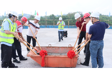 喜封金頂！宜賓遠(yuǎn)東電纜二期交聯(lián)機(jī)主機(jī)樓圓滿封頂，產(chǎn)能升級再啟新程。